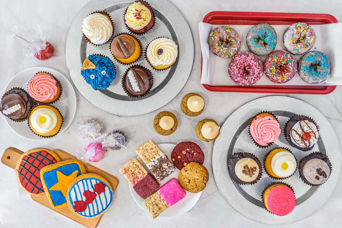 Smallcakes Cupcakery Delivery Menu Order Online 1614 Louetta Rd Ste