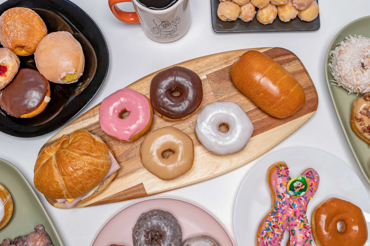 Howard's Donuts Delivery Menu Order Online 8130 Bellevue Pkwy