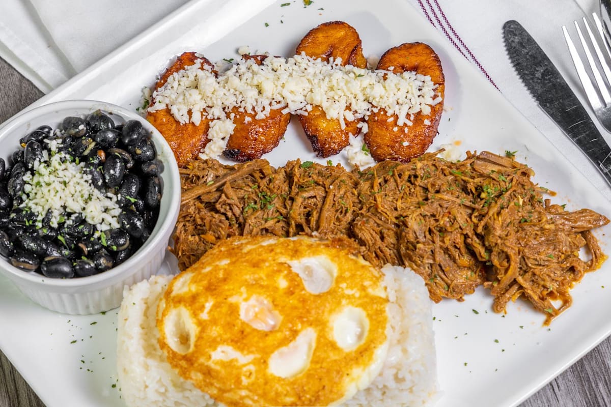 Ave Mujica　PR Rica Arepa Venezuelan Cafe Delivery Menu | Order Online