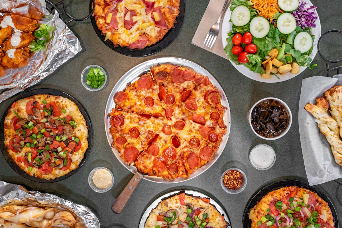 Round Table Pizza West Sacramento, CA Restaurant Menu + Delivery