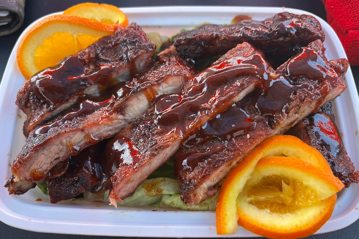 Lickers Bbq Delivery Menu Order Online 1504 Belmont Ave Youngstown