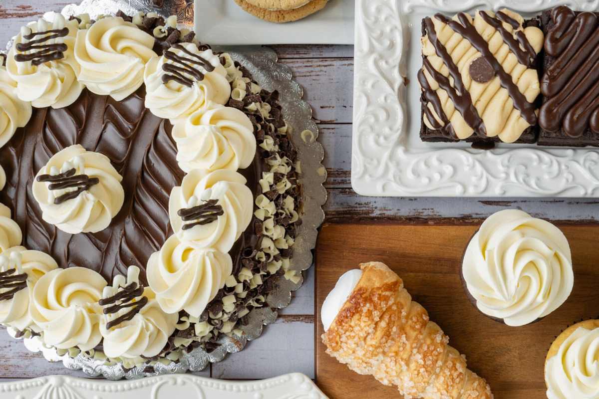 El Cake Elé Cake Co. Delivery Menu | Order Online | 810 E Dixie Dr Dayton | Grubhub