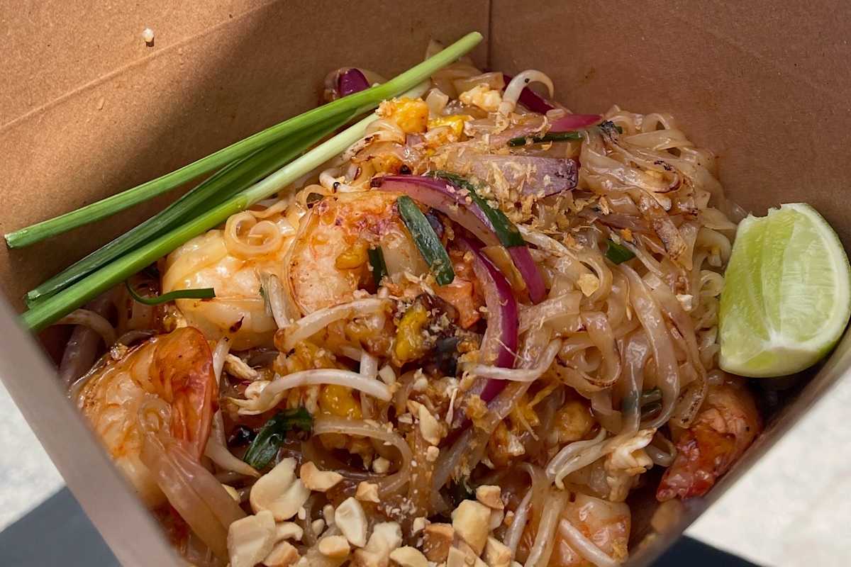 Kin Kao Tci Kin Kao Thai Delivery Menu | Order Online | 324 N Main St Salt Lake ...
