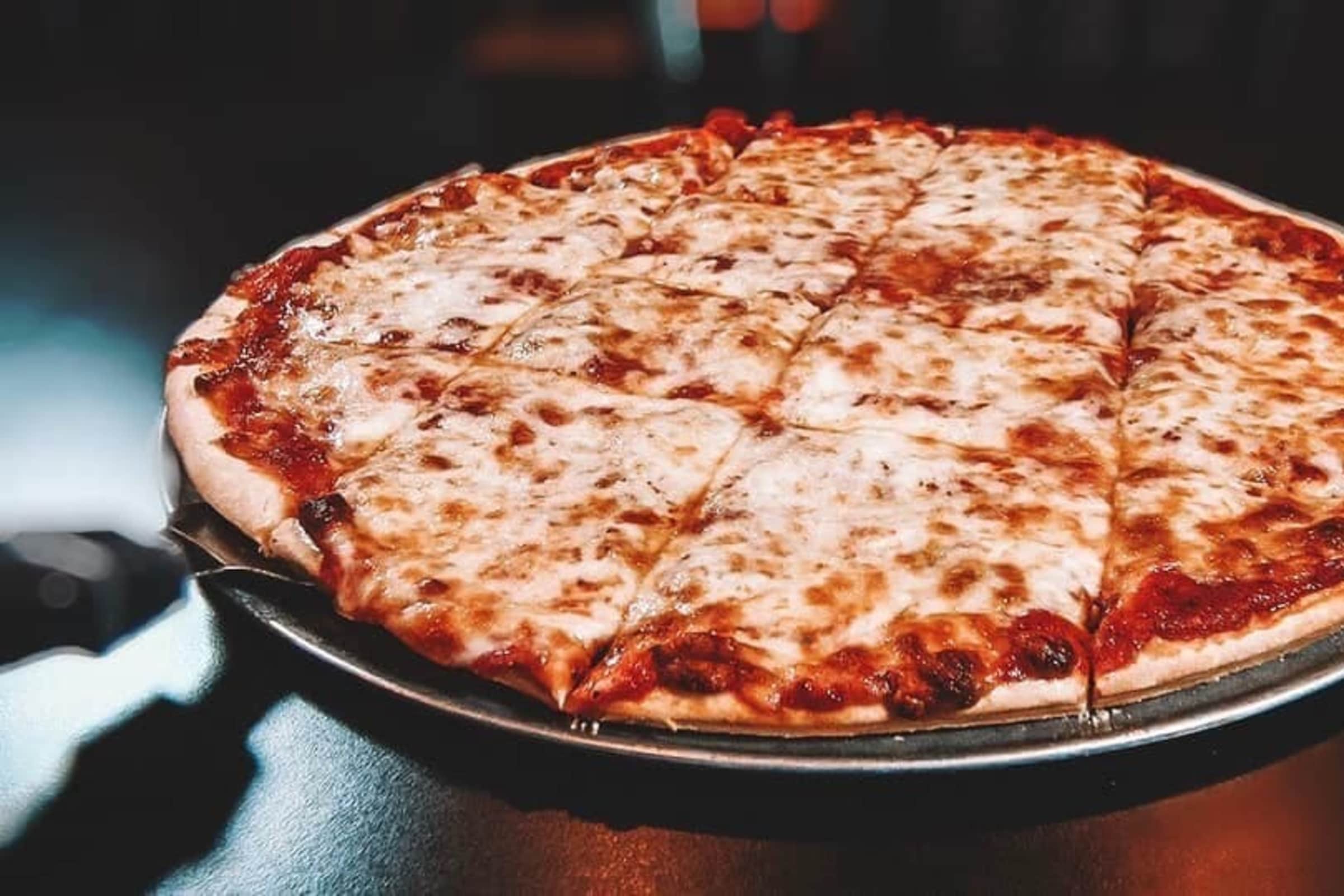 Order a pizza. Пицца топ Сочи. Самая дорогая пицца. Самая дорогая пицца в мире. Самая острая пицца в мире.