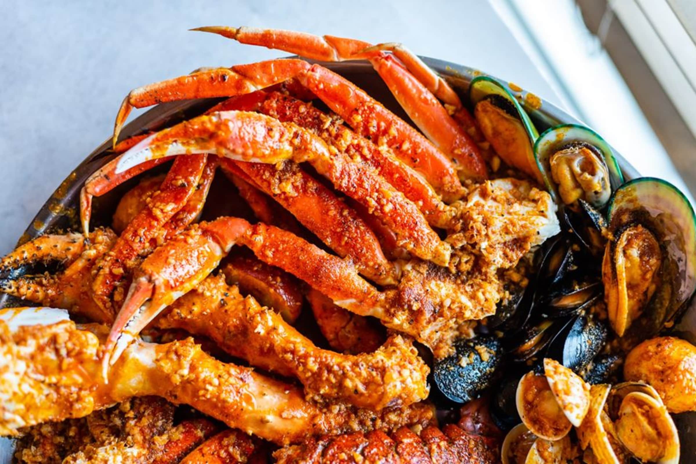 Storming Crab Buffalo (Maple Rd) Delivery Menu Order Online 4125