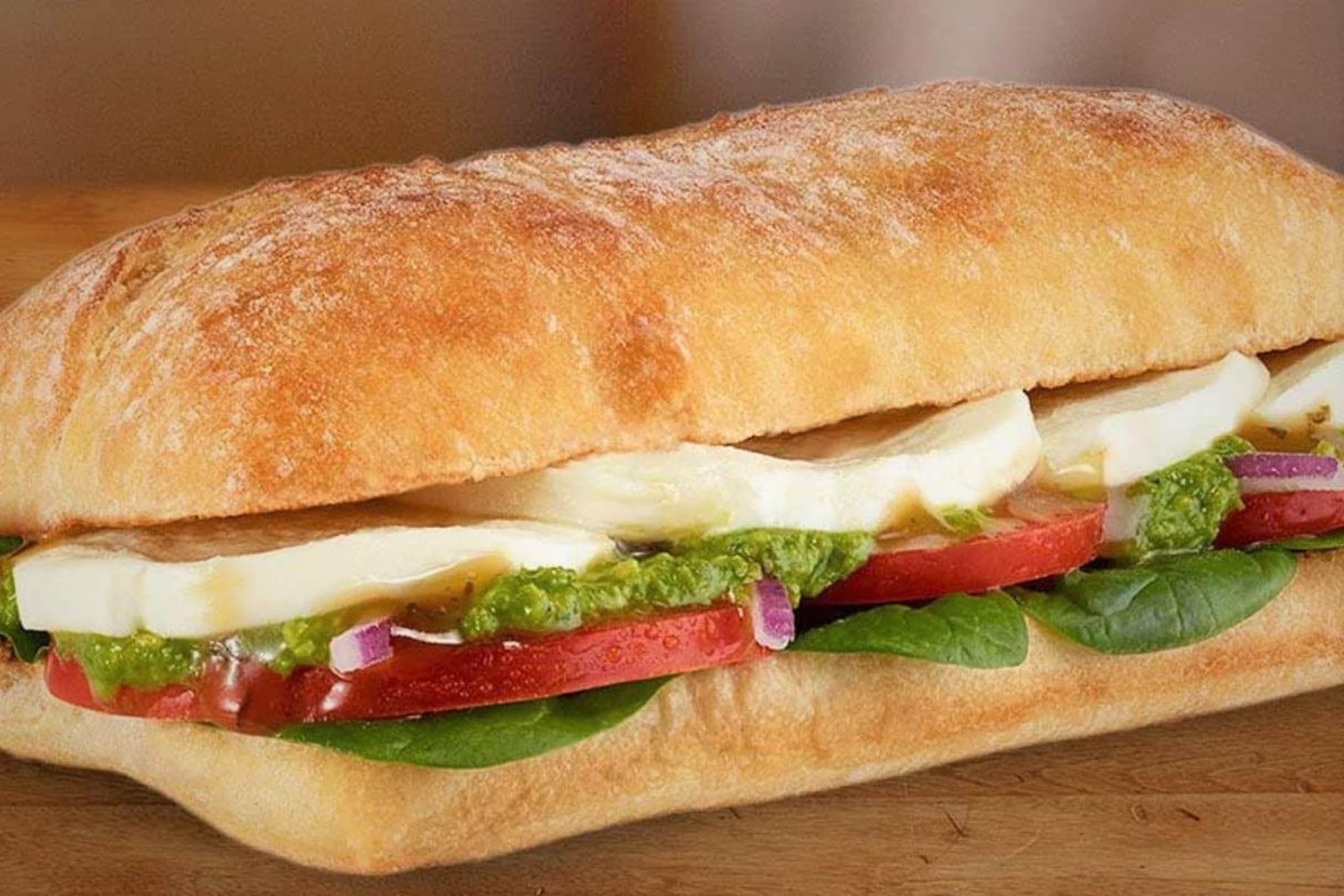 Chalet Restaurant And Bakery - l3iserw
