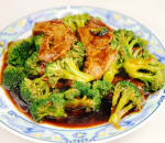 Order Beef with Broccoli food online from Red Pepper Chinese and Vietnamese Cuisine store, Amherst on bringmethat.com