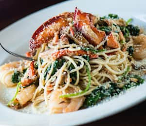 lobster garlic noodles yard house calories