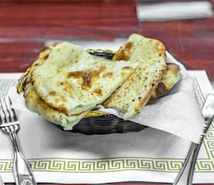 Butter chicken with garlic naan. - Picture of Taj Mahal, Tyler - Tripadvisor