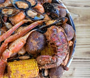 Hook & Reel Brings Cajun-Style Seafood To Hicksville