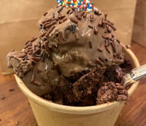M&M's Chocolate Reduced Fat Ice Cream with Mini M&M's Cup 6oz : Ice Cream  fast delivery by App or Online