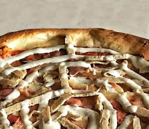Garlic Chicken Pizza Delivery Near Me - Garlic Chicken Pizza Ingredients &  Toppings