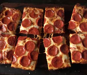 Jet's Pizza 8 Corner Double Pepperoni Review 