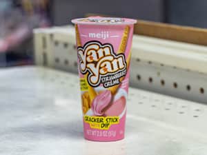 Yan Yan Cracker Stick With Dip
