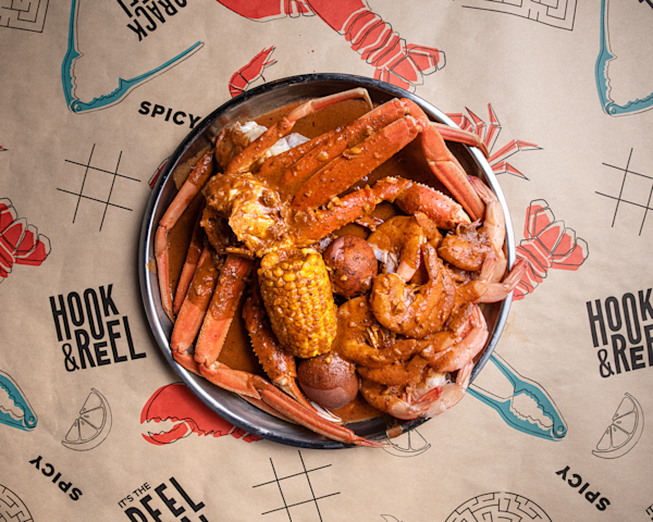 Hook & Reel Cajun Seafood & Bar USA - Everyone: What's this combo