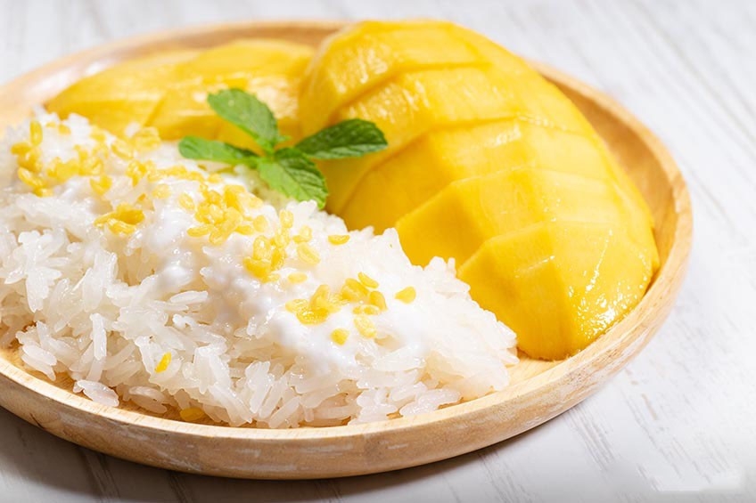 Order D1. Sweet Sticky Rice with Mango food online from 3 Seasons Thai Bistro store, Oakland on bringmethat.com