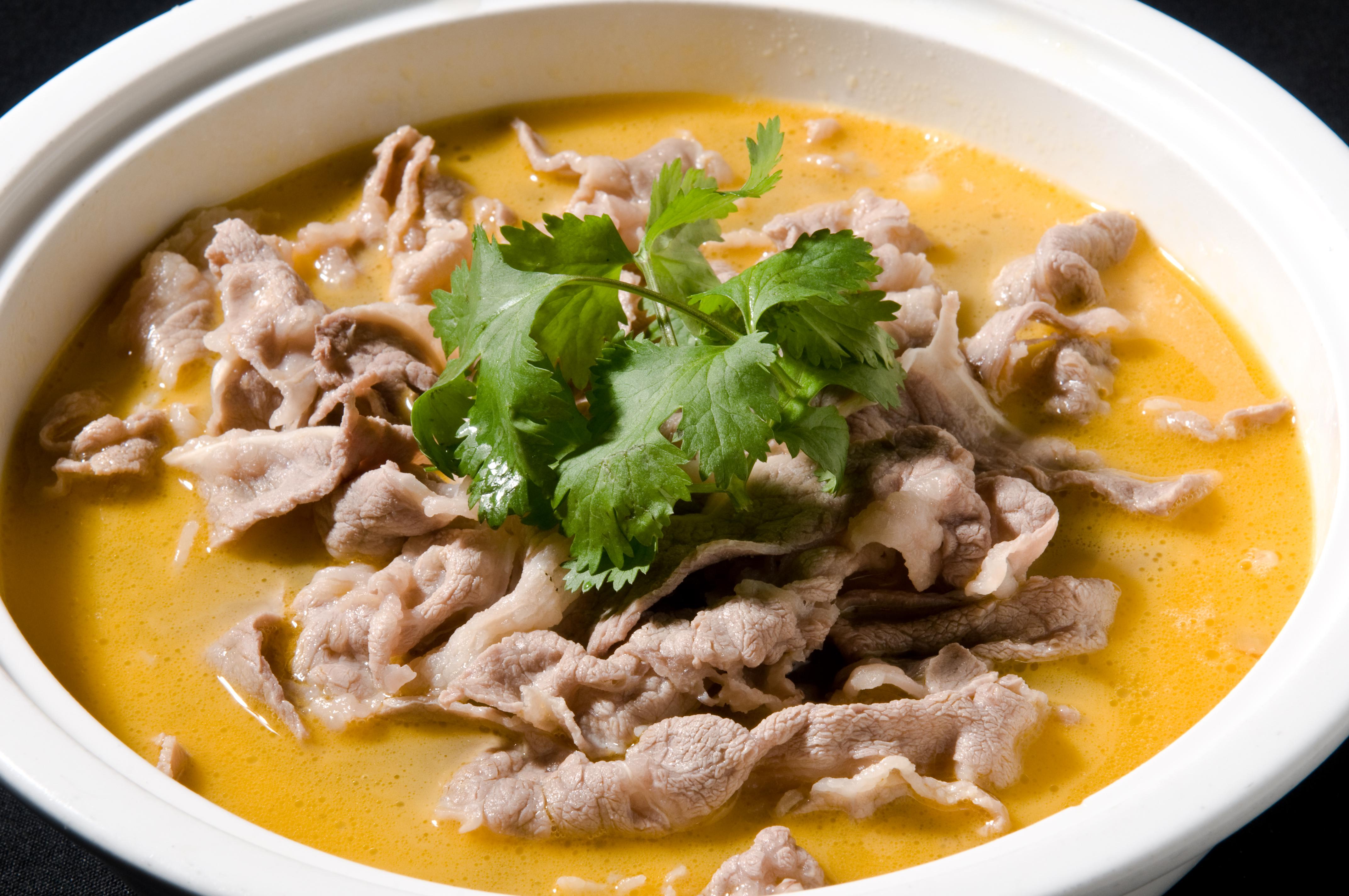 Order H12. Sliced Beef in Spicy Sour Broth food online from Shu Han Ju Chinese Restaurant store, New York on bringmethat.com