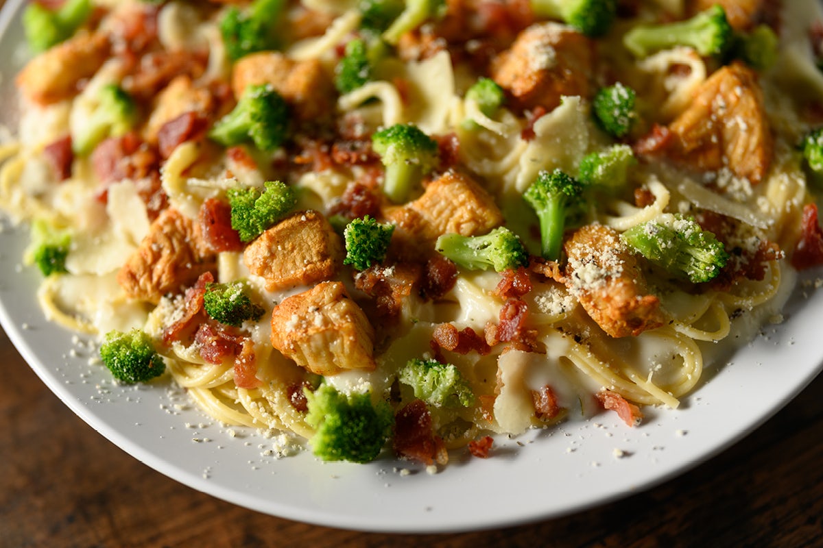 Order Chicken Carbonara food online from Fazoli store, Atlanta on bringmethat.com