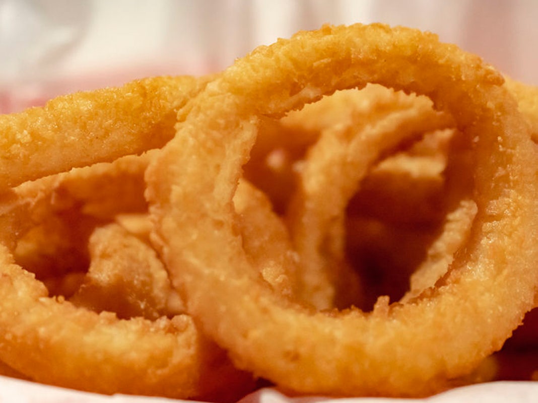 Order SIDE OF ONION RINGS food online from Bear's Big Burgers and Wings store, Jupiter on bringmethat.com