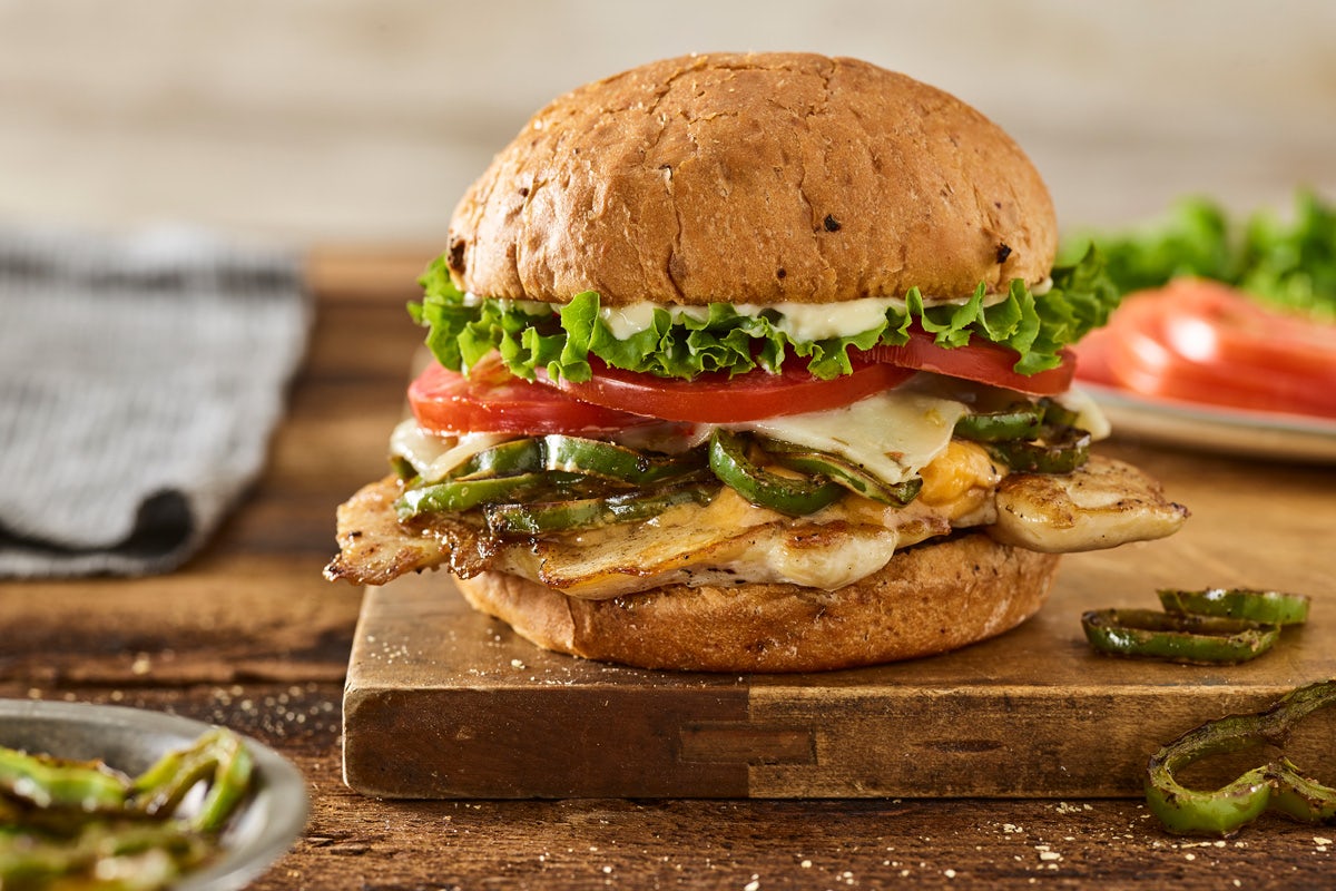 Order COLORADO GRILLED CHICKEN SANDWICH food online from Smashburger store, Saint Paul on bringmethat.com