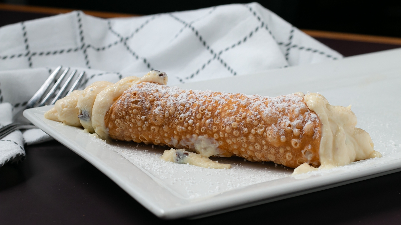 Order Cannoli food online from 4 Brothers Italian Restaurant & Pizzeria store, Delray on bringmethat.com