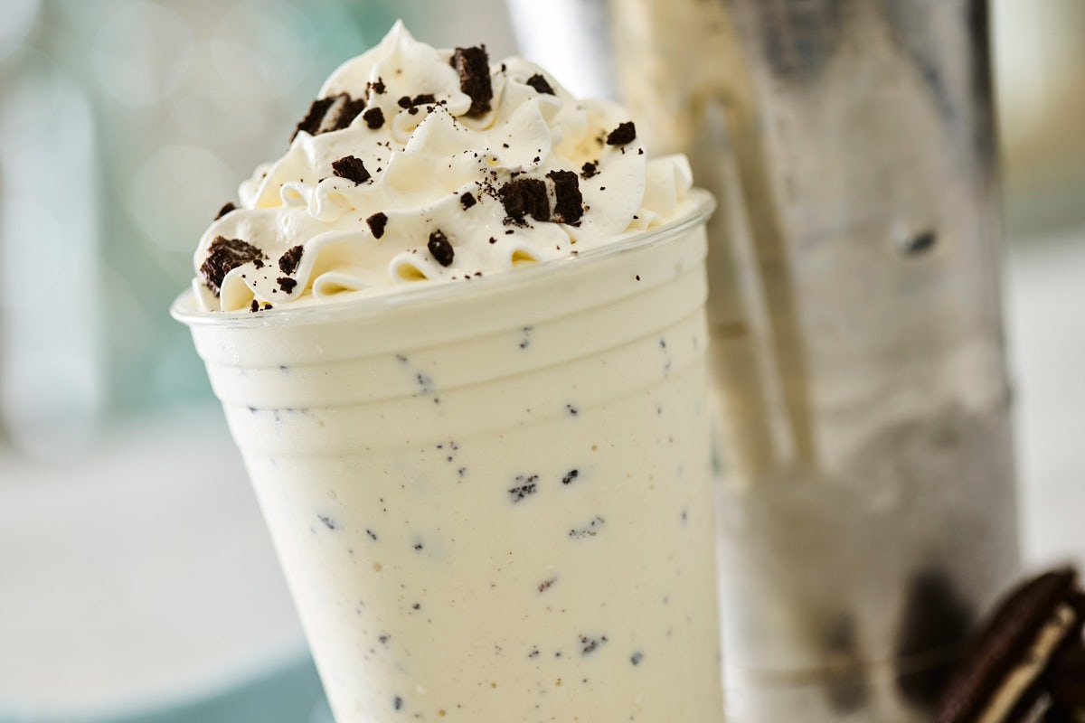 Order OREO® COOKIES & CREAM SHAKE food online from Smashburger store, Wantagh on bringmethat.com