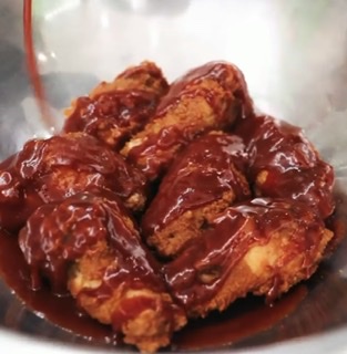 Order 20 Pieces Wings food online from Halal Munchies store, Queens on bringmethat.com