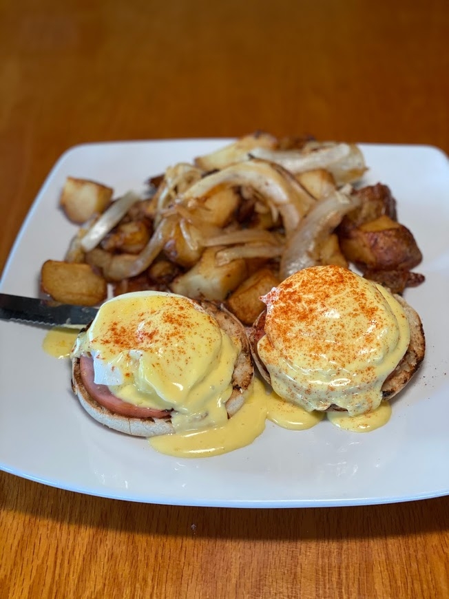 Order Traditional Eggs Benedict food online from Berry Fresh Cafe store, Jupiter on bringmethat.com