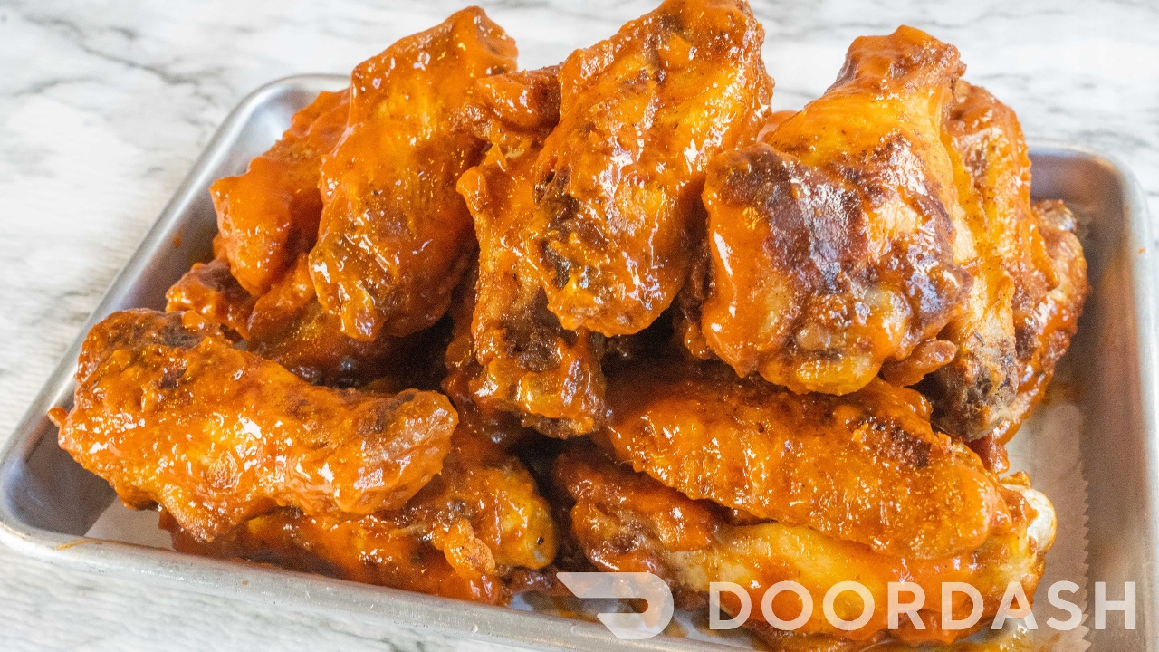 Order 6 Wings food online from Burgerology Express store, Syosset on bringmethat.com