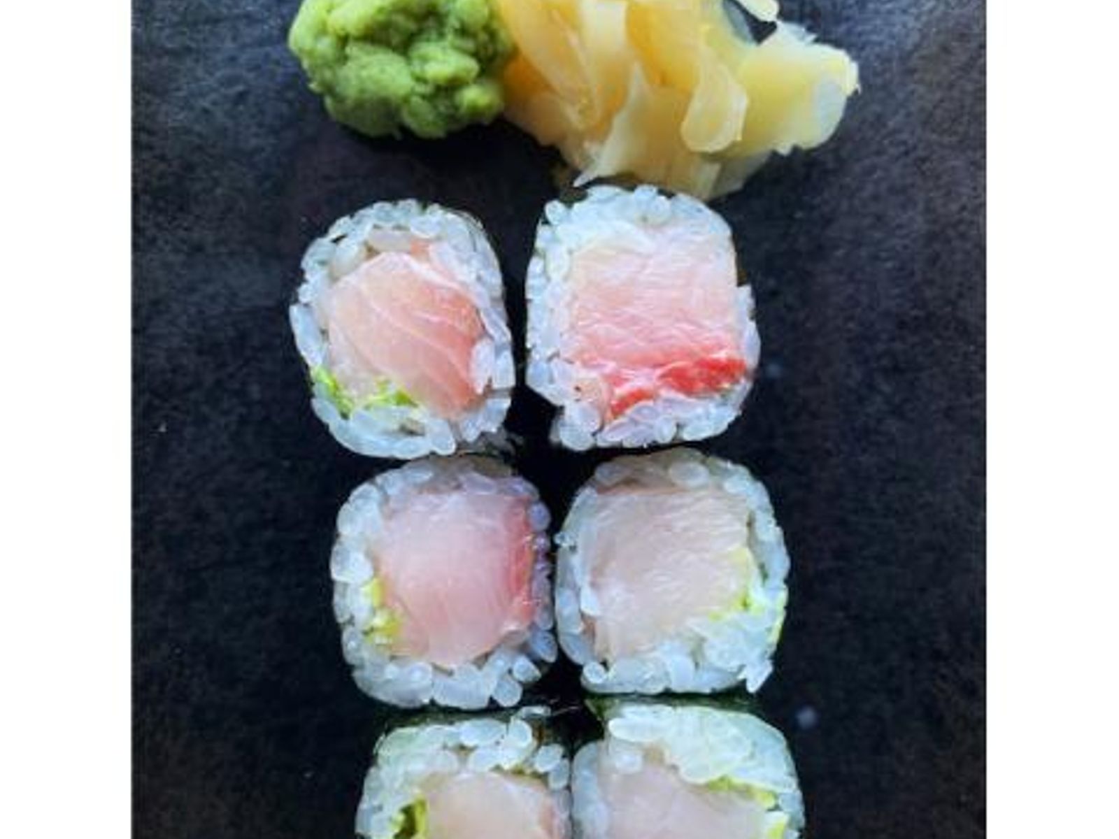 Order Yellow Scallion Roll food online from Takumi Hibachi Sushi & Lounge store, Bay Shore on bringmethat.com