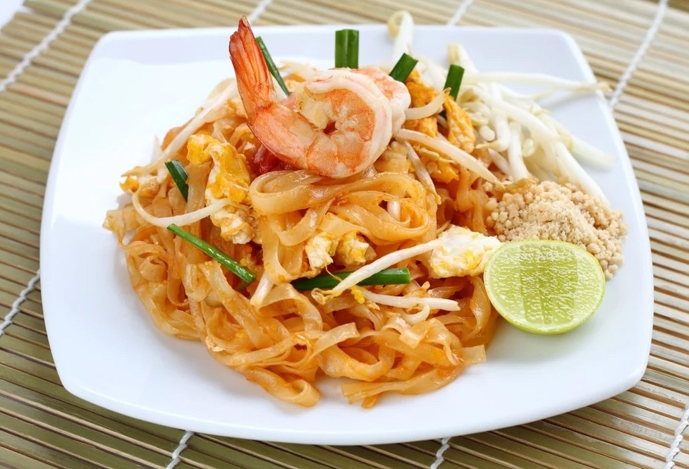 Order 49. Pad Thai food online from 3 Seasons Thai Bistro store, Oakland on bringmethat.com
