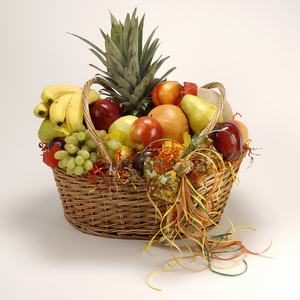 Order Deluxe Fruit Basket food online from A Taste Of Indiana store, Indianapolis on bringmethat.com