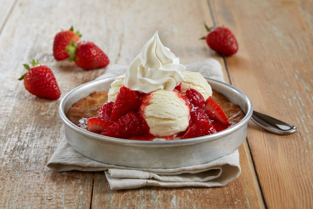 Order Strawberry Shortcake Pizookie® food online from BJ's Restaurant & Brewhouse store, Waco on bringmethat.com