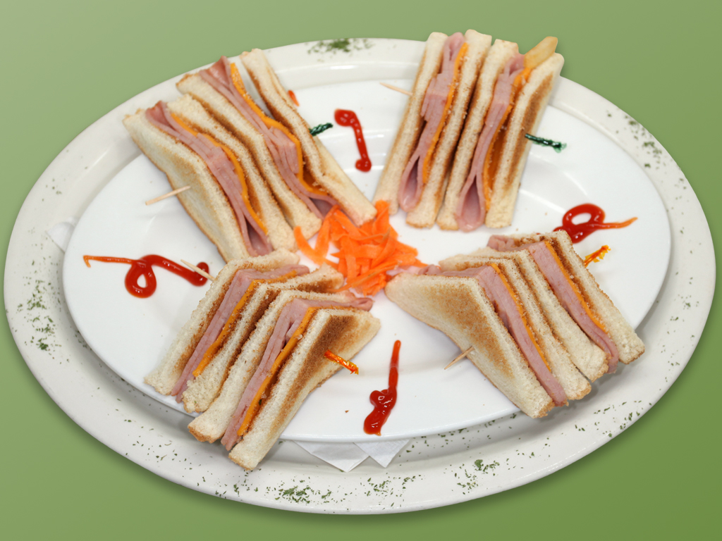 Order 56. Sandwich Club House, Jamon y Queso food online from Cositas Ricas Corp store, Queens on bringmethat.com