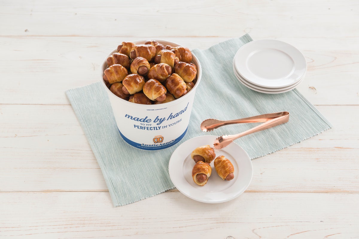 Order Mini Pretzel Dogs Bucket food online from Auntie Anne's store, Rochester on bringmethat.com