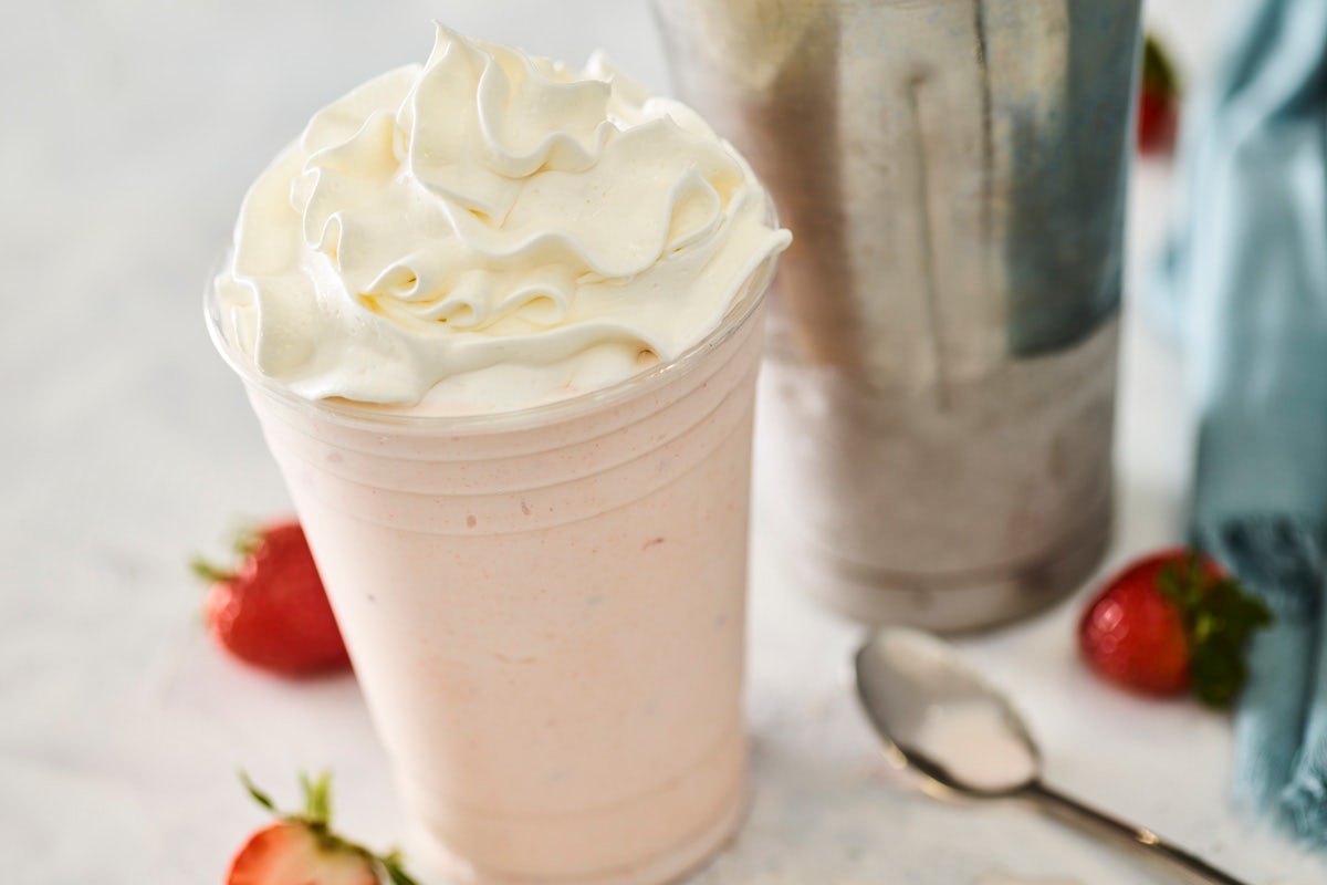 Order STRAWBERRY SHAKE food online from Smashburger store, Wantagh on bringmethat.com