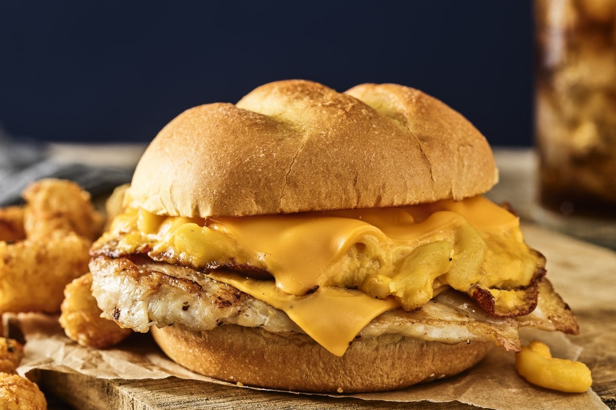 Order S'MAC & CHEESE GRILLED CHICKEN SANDWICH food online from Smashburger store, Wantagh on bringmethat.com