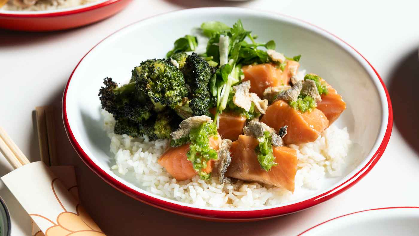 Order Ginger Scallion Salmon Bowl food online from Milu store, New York on bringmethat.com