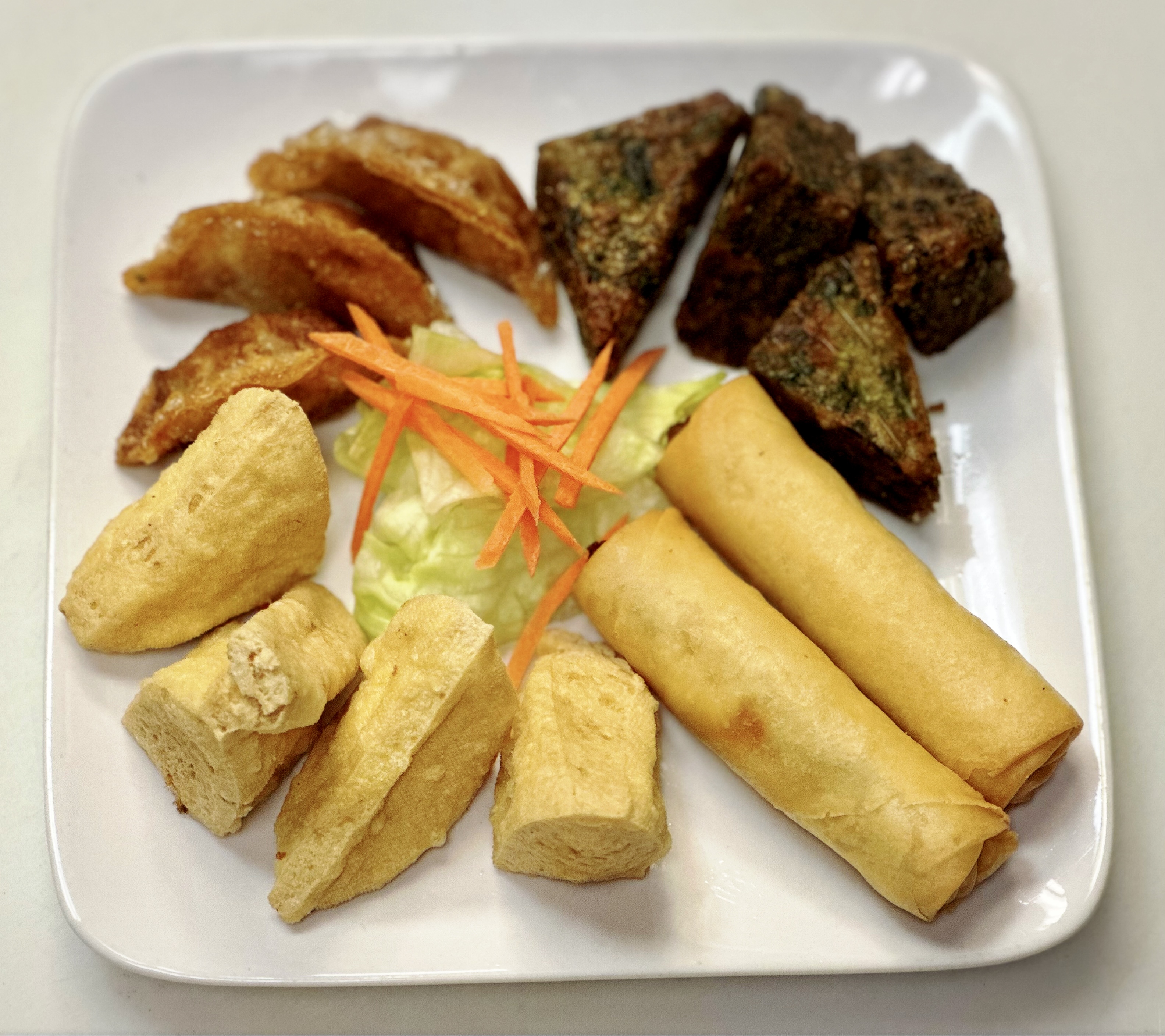 Order A25. Mixed Vegetarian Appetizer food online from Lum Dee Thai Cuisine store, Brooklyn on bringmethat.com
