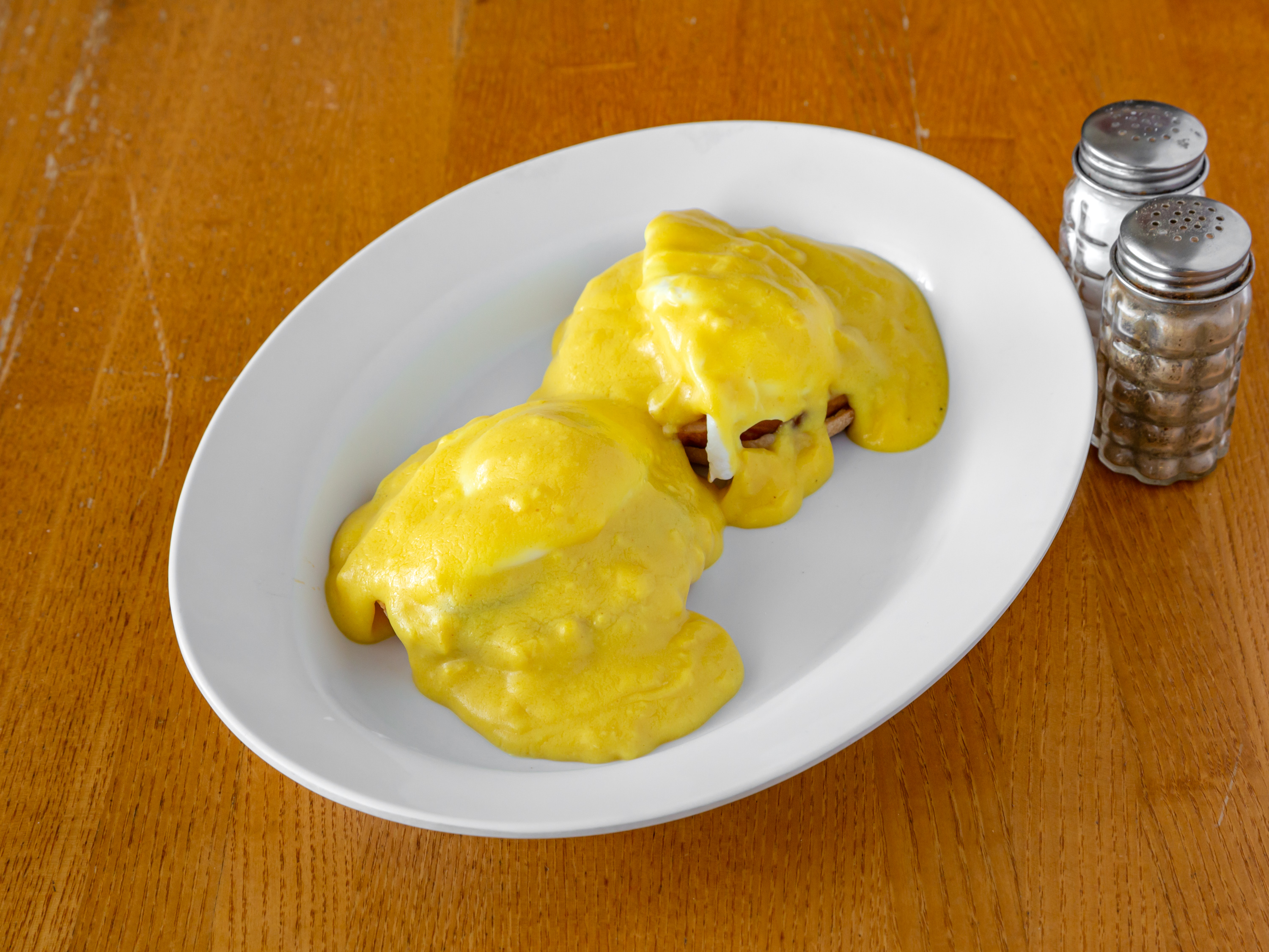 Order Eggs Benedict food online from Joshua's Kitchen store, Mulberry on bringmethat.com