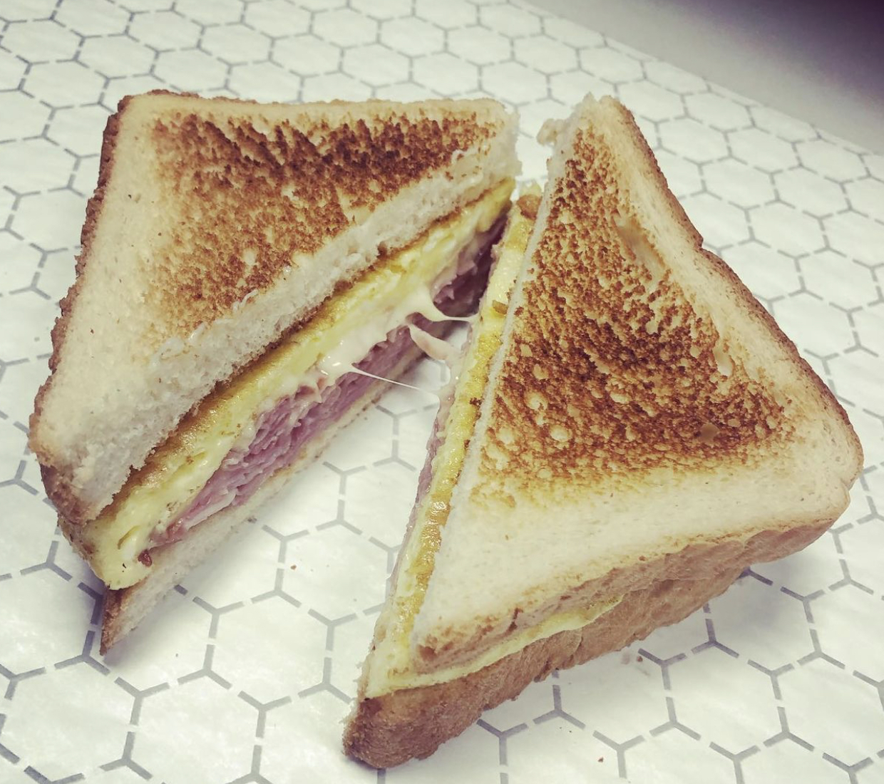 Order Small Ham, Egg and Cheese Sandwich food online from Vicki's Cold Cuts store, Crum Lynne on bringmethat.com