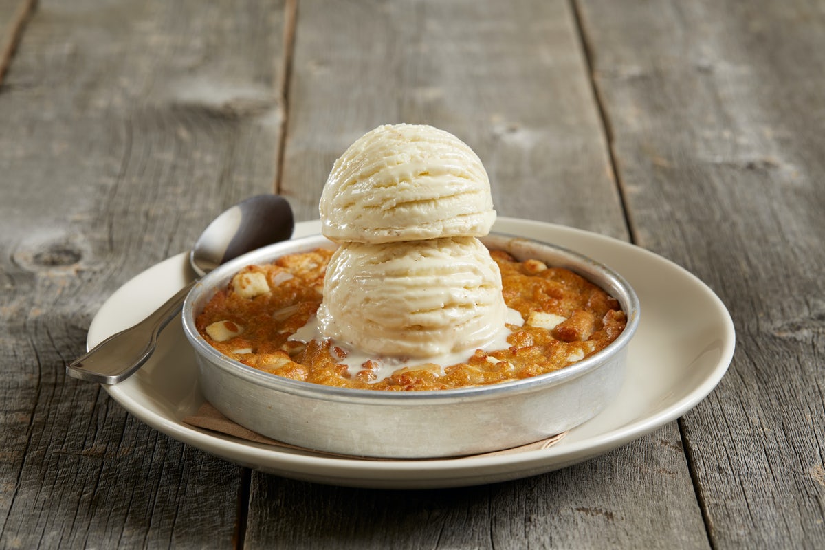 Order White Chocolate Macadamia Nut Pizookie® food online from BJ's Restaurant & Brewhouse store, Waco on bringmethat.com