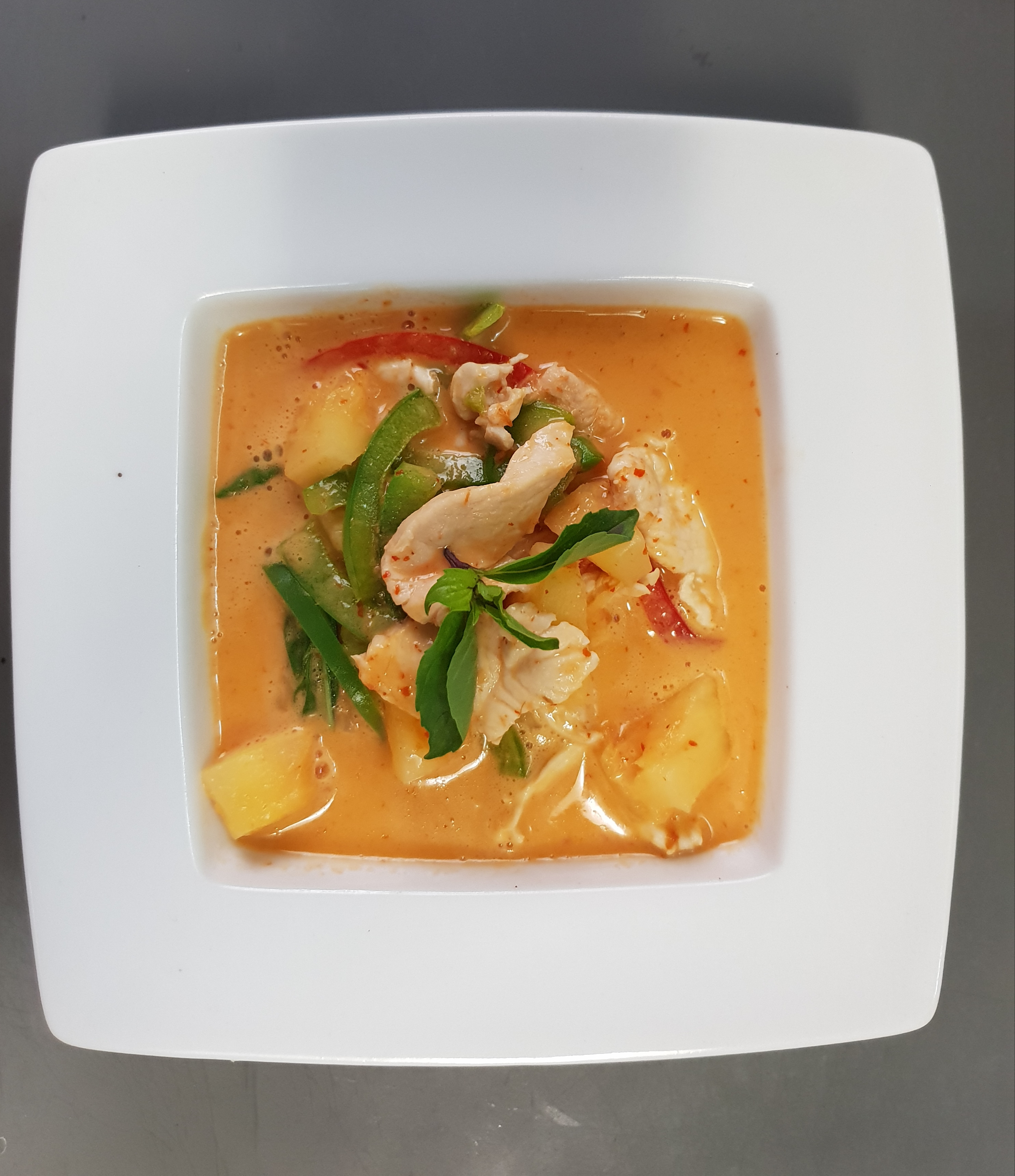 Order Pineapple Curry food online from R Haan Thai store, Los Angeles on bringmethat.com