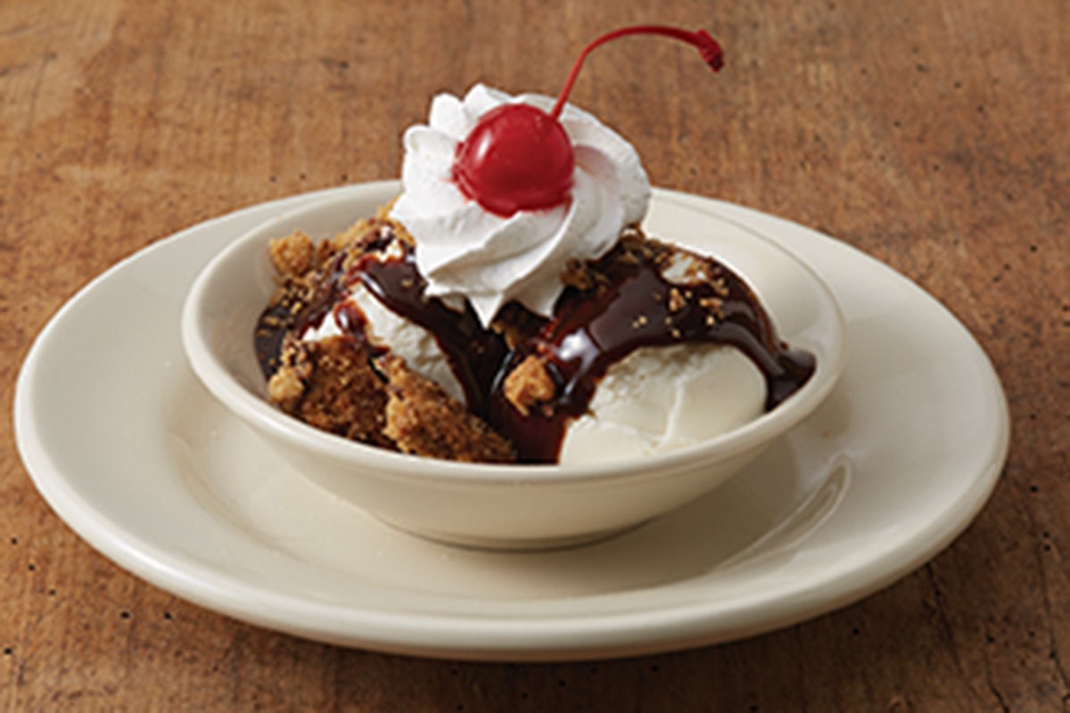 Order COOKIE SUNDAE food online from Old Chicago 66 store, Lakewood on bringmethat.com