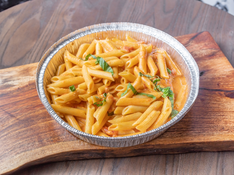 Order Penne alla Vodka food online from Tutto Calcio Espresso Bar & Giovanna's Kitchen store, Queens on bringmethat.com
