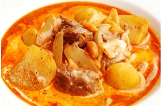 Order 41. Mussamun Curry food online from 3 Seasons Thai Bistro store, Oakland on bringmethat.com