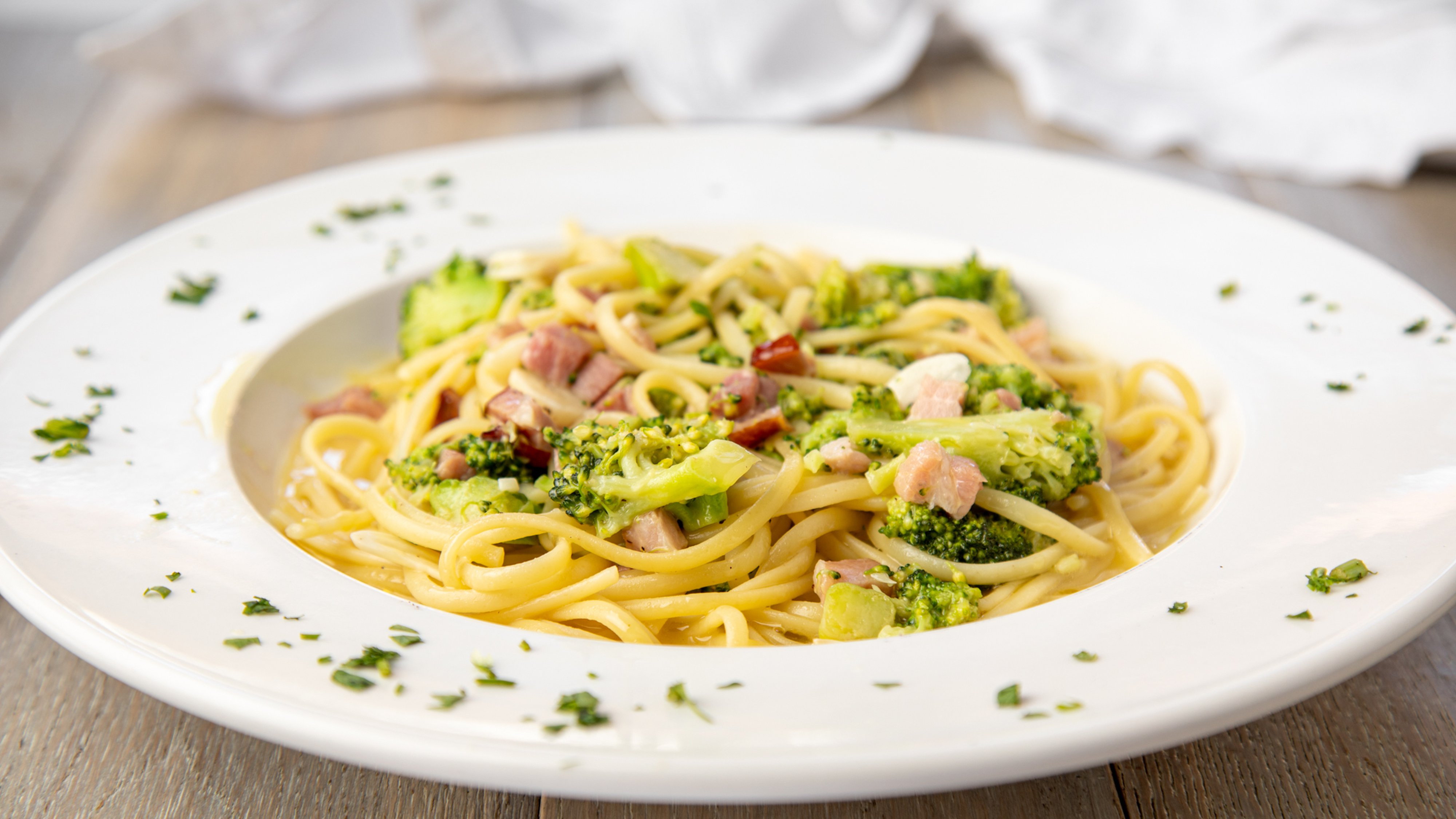 Order Linguine Broccoli & Pancetta food online from Italian Brothers Restaurant store, Los Gatos on bringmethat.com